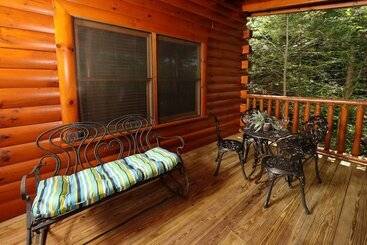 کلبه Around The Mountain By Redawning