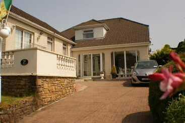 Eske Villa Bed & Breakfast