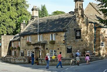 مسافرخانه The Devonshire Arms At Beeley