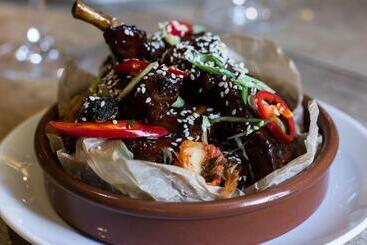 簡易ホテル The Fenwick Steak & Seafood Pub