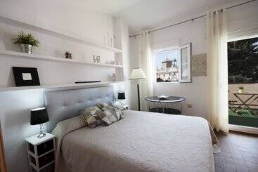هتل Apartamentos Río Darro