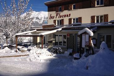 Отель Hôtel Les Flocons