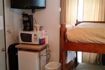 پانسیون The School House Inn