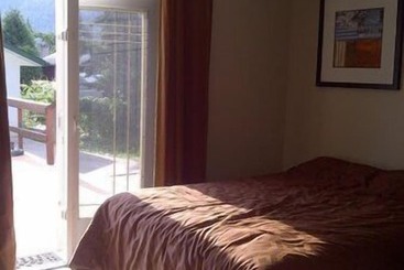 Sundog B & B