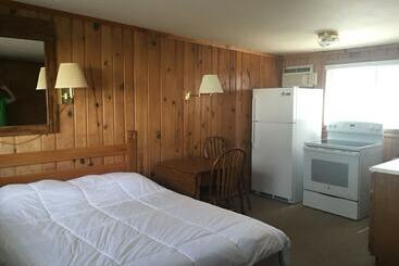 Waters Edge Motel