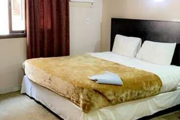 בית מלון כפרי Al Oroba