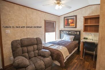 汽车旅馆  Cuero Oilfield Housing