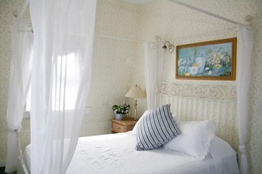 بنسيون The Inn At Old Harbor