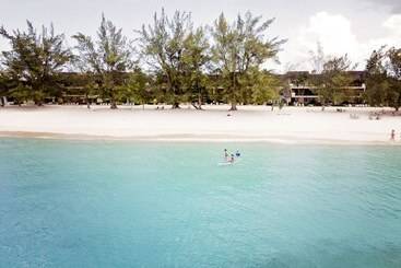 アパートホテル The Islands Club