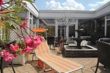 בית מלון כפרי Atrium Garni