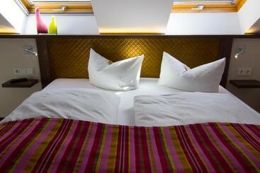 汽车旅馆 Parqéo Im A66