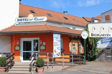 ホテル Riedel