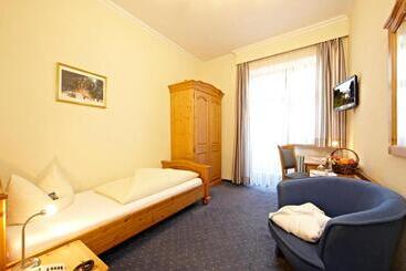 هتل Vier Jahreszeiten