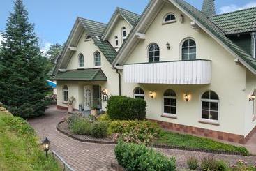 호텔 Und Restaurant Grüner Hahn