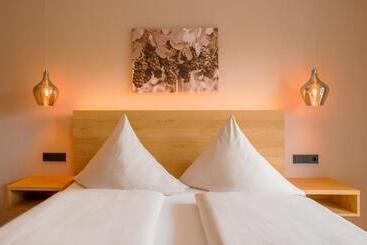 Main Vinotel Weingut Helmstetter