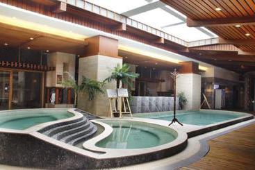 Отель Grand Oriental