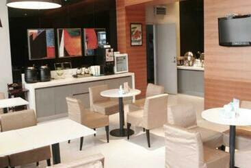 Otel Jinjiang Inn Yancheng Railway Station