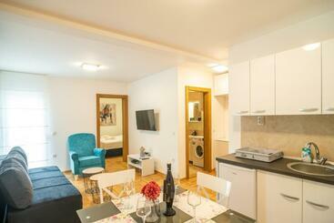 آپارتمان‌های توریست‌ها Apartmani Central 7 & Free Parking
