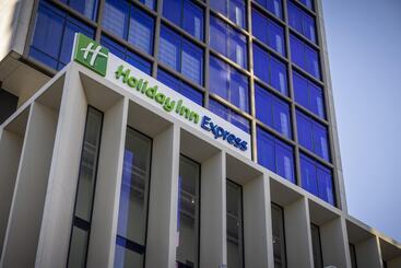 هتل Holiday Inn Express Auckland City Centre By Ihg