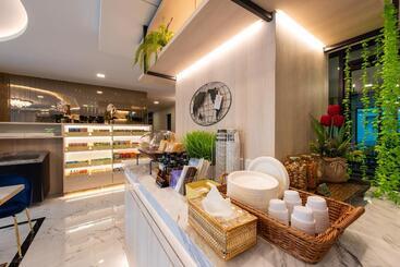 Отель Metro  Ratchada 36