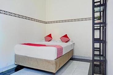 Отель Oyo 90260 Bumi Merpati Residence