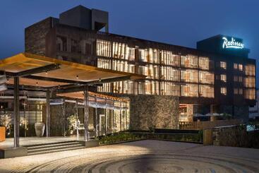 هتل Radisson Resort And Spa Lonavala