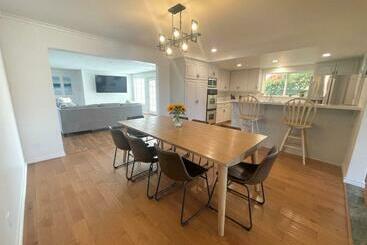 관광객 아파트 Lovely Beach Home   2 Min Walk To The Beach   Game Room   Channel Islands!