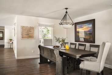 Жильё для туристов Merlot By Avantstay Exquisite Home W Pool And Stunning Patio