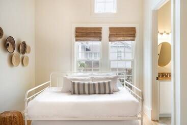 Жильё для туристов Parker By Avantstay Radiant Home W Stunning Design Close To Beach