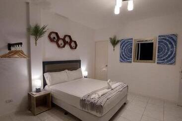 Hotel Bonsai Jacuzzi Suites