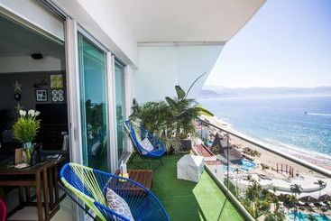 فندق Oceanfront 19th  Icon Puerto Vallarta