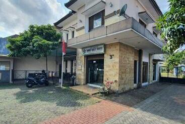 膳宿费 Candi Panggung Family Guest House Syariah