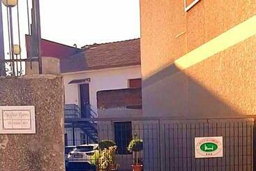 פנסיון Pacifico Rooms