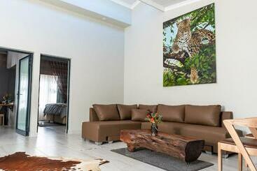 ペンション The Hank Maribashoek Adventure Lodge