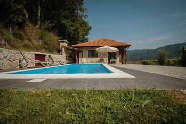 شقق خاصة سياحية Assento Do Cávado By House And People