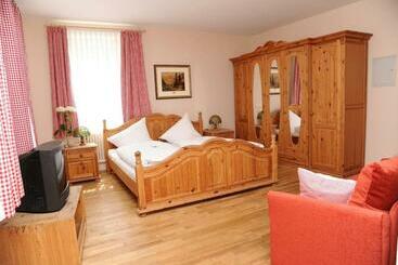 민박 Unertl Bräustüberl Gästehaus