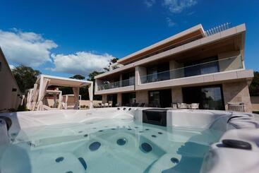 Gold Wave Apartments