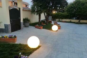 ツーリストアパートメント Lo Chalet