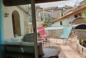 관광객 아파트 Maison Avec Jacuzzi Et Terrasse Sur Les Toits