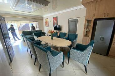 펜션 Menlyn Mews Guesthouse