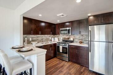 هتل آپارتمان Skye Bunker Hill