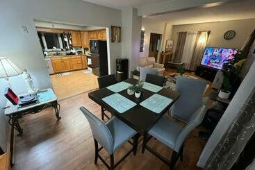 ツーリストアパートメント 4 Bedrooms & 2 Bathrooms “dhanu’s Place”