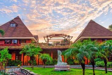 Hotel Shrigo Pyramid Home Divine   A Wellness Resort