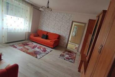 ツーリストアパートメント Imádni Való Sarokkádas Apartman Salgótarján Belvárosában