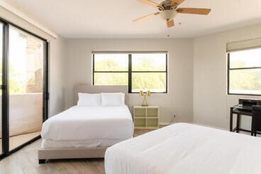 דירות לתיירים Ivory Buyout By Avantstay Two Home Buyout Near Old Town W Large Patio