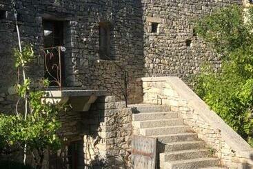膳宿费 La Tour Des Baronnies à La Porte De L Eau