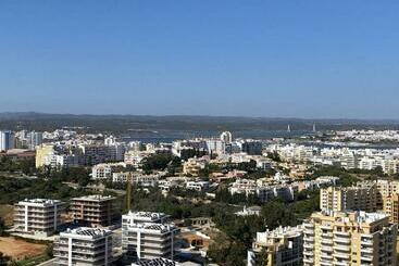 游客公寓 Sky High Apartment