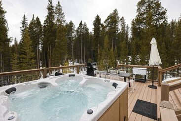 Жильё для туристов Treehouse By Avantstay Secluded Mountain Cabin W Views Hot Tub Treehouse