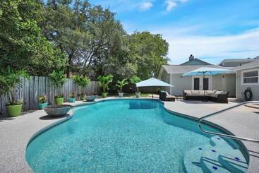 شقق خاصة سياحية Tropical Beach Bungalow With Private Heated Pool
