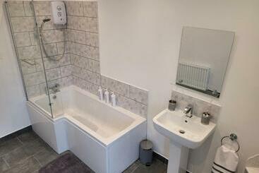 ツーリストアパートメント Bracken Dene